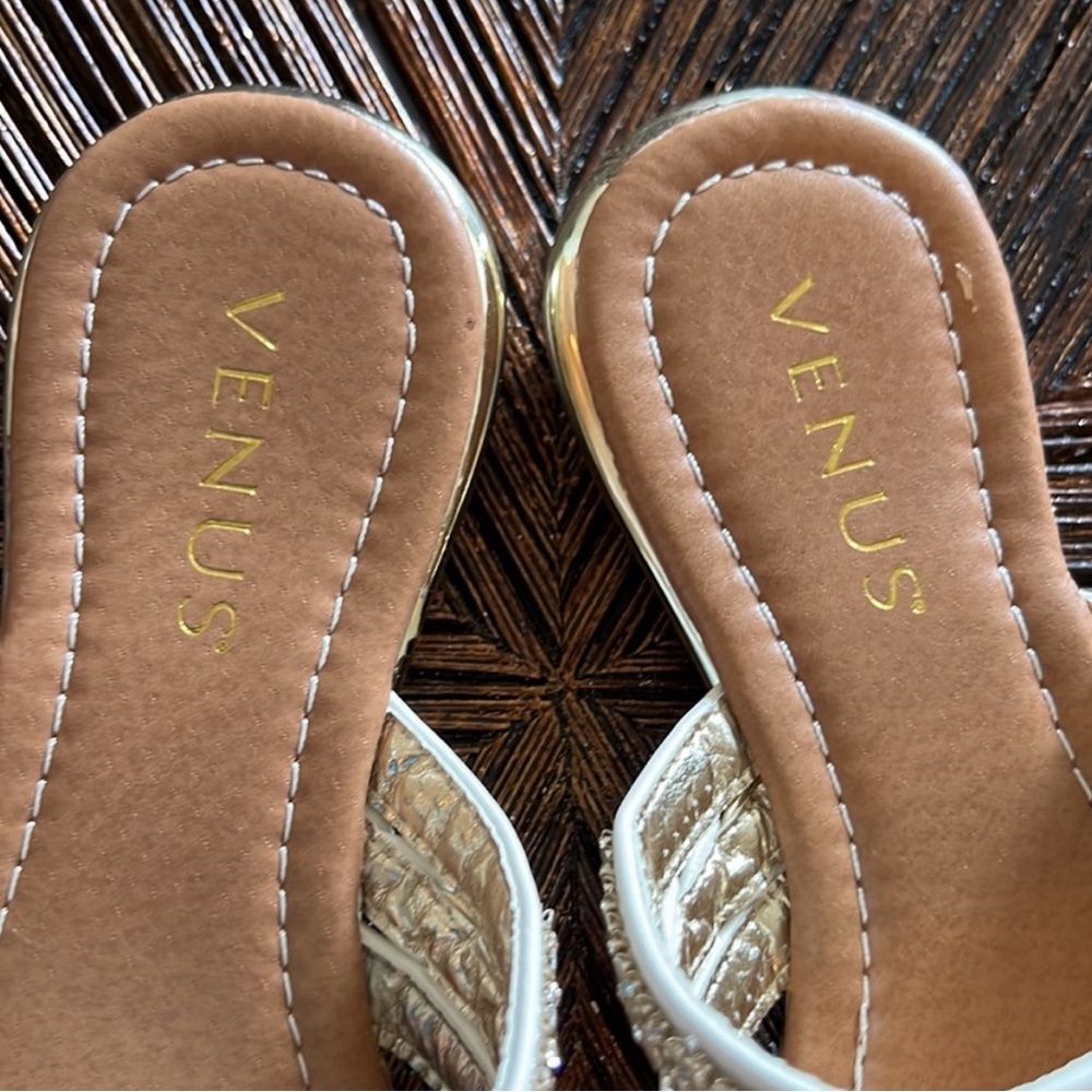 Beautiful!! White Toe Ring Flat Strapy Sandals. - image 7